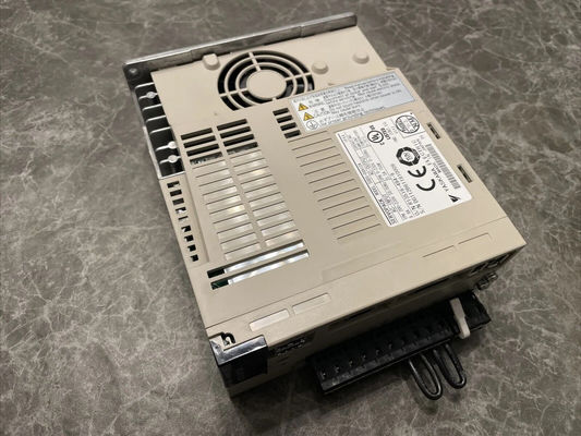 SGDS-08A12A YASKAWAシグマ3つの産業サーボ ドライブ750W SERVOPACK