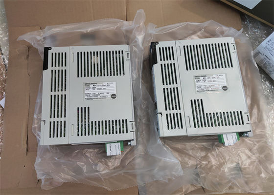 MR-J2S-20A-EG 200Wの産業Servoは1.8A DC284-326V三菱のサーボ アンプを運転する
