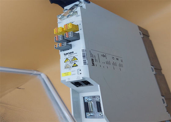 Lenze E70ACMSE0054SA2ETE SERVO-INVERTER I700 2000までのHZの可能な設置土台