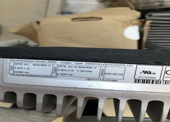 Lenze E84DGDVB15242PSインバーターは400/480 VAC MOTEC 8400の入れられた電圧を1.5 KW運転する