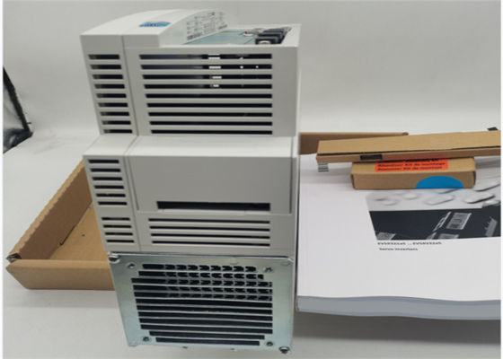Lenze EVS9326-EIV004のサーボ コントローラー9300のシリーズ400/480 VAC 11 KW （14.75 HP）