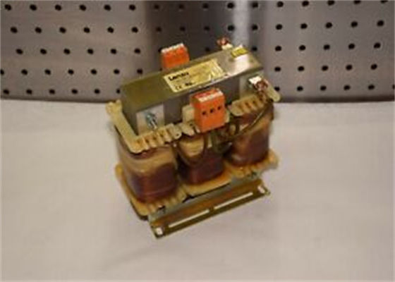 頻度インバーターLenze可変的なEZN3A0300H013の本管は5.5KWサーボ ドライブのために3X3MH +/-10%ろ過する