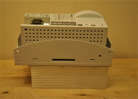 Lenze E94AMHE0044B33LFPMM0044HX0051ドライブSERVO 9400 4AMP 3X400V