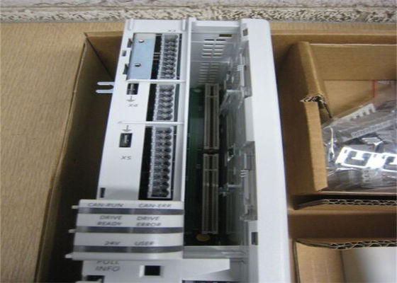 Lenze E94ACHE0004のSERVOは9400の1.5 kWの可変的な頻度インバーターを運転する