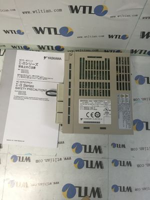 50 60HZ産業Servoは真新しいYASKAWA SGMD-02ADA-R SERVOPACKを運転する