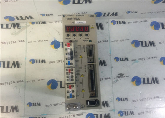 50/60HZ SERVOPACKの産業ServoはYASKAWA SGDH-A5BE 50Wを運転する
