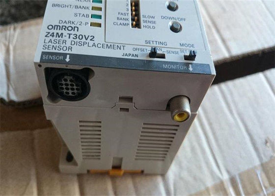 Omron Z4M-T30V2センサー レーザーの変位の測定PLCのプログラム可能な論理のコントローラー