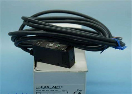 Omron E3S-AR11-M1Jのコネクター0.3M PLCのプログラム可能な論理のコントローラー