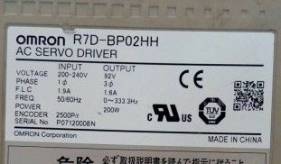 OMRON R7D-BP02HHサーボAC 200VAC供給1.6A 200Vの負荷200 Wシャーシの台紙