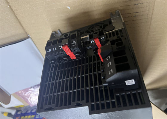 6SL3210-1KE23-8UF1 SIEMENS SINAMICS G120Cは150%の積み過ぎの力18,5KWを評価した