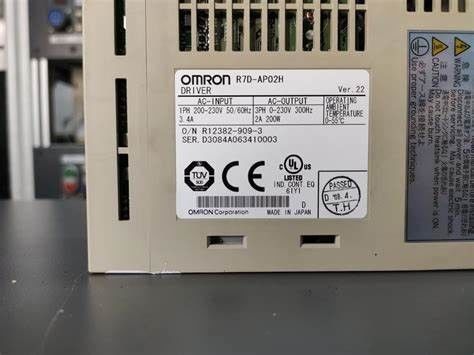 OMRON R7D-BP02HサーボAC 200VAC供給1.6A 200Vは200 Wに荷を積む