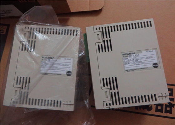 新しいモーターHC-PQ43-UE 4.5AMP 230Vを搭載する三菱400W産業サーボ ドライブMR-C40A-UE