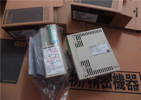 新しいモーターHC-PQ43-UE 4.5AMP 230Vを搭載する三菱400W産業サーボ ドライブMR-C40A-UE