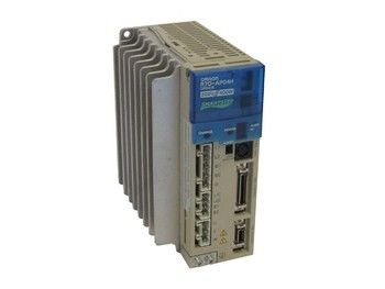 Omron R7D-AP08HサーボAC 200VAC供給4.4A 200Vは750 W R7D-AP08H-NDに荷を積む