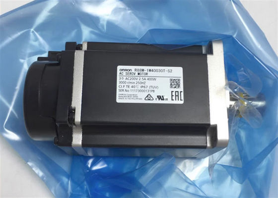 R88M-1M40030T-S2 OMRONの産業サーボ モーター3000 r/min 230 V単一フェーズ