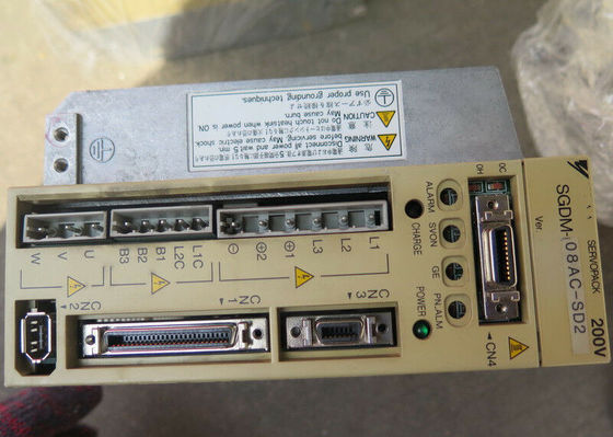 SGDM-08AC-SD2M   Yaskawaの電気サーボ ドライブYaskawaは5.7AMPSサーボ パック800Wattを出力した