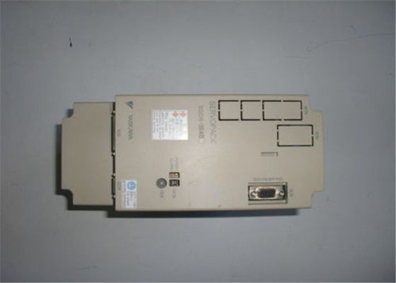 SGDB-15ADS Yaskawaのサーボ ドライブ200-230V 9.5A Servopackは10のAMPSを入れた