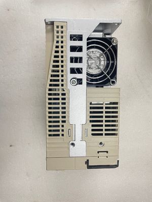 Yasakawa SGDA-04AS   ACサーボ モーターは0.53 HP 200 Vの電源を運転する