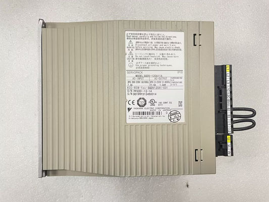 Yasakawa SGDA-04AS   ACサーボ モーターは0.53 HP 200 Vの電源を運転する