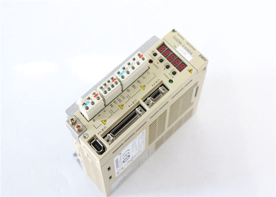 Yasakawa SGDM-10ADA ACサーボ モーター ドライブ入力:7 A 200-230 VAC 50/60のHZ