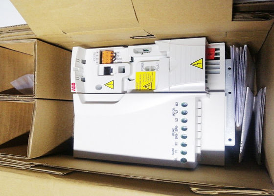 ACS355-03E-12A5-4 ABB 3AUA0000058190 ACS355の低電圧ACドライブ