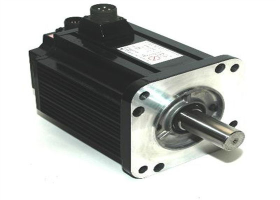 YASKAWA USAFED-20C22Sのサーボ モーターACによってはACサーボ モーターSTRAIGHシャフト1.8 KW 1500 RPMが自動車に乗る