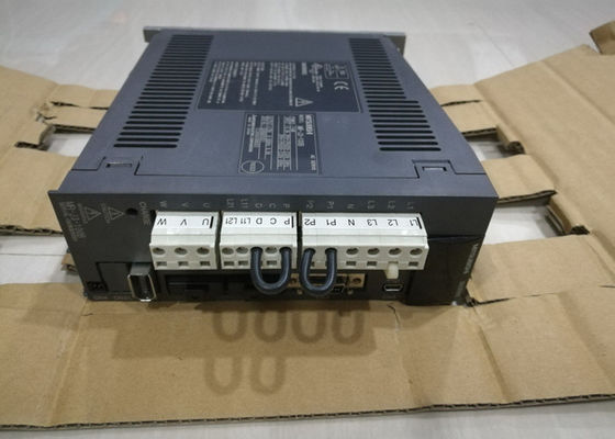 三菱1KWアンプMR-J3-100B-RJ006 2.5A 200-230VAC 3段階の産業サーボ ドライブ