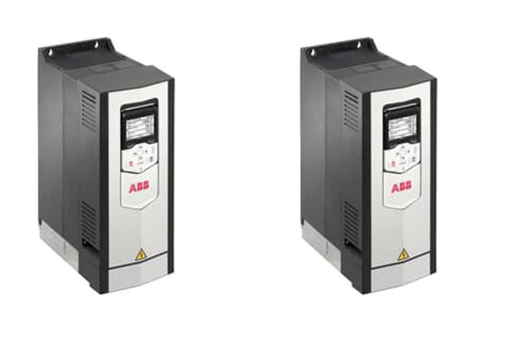 ACS880-01-017A-3低電圧ACは壁に取り付けられた3AUA0000107991を運転する