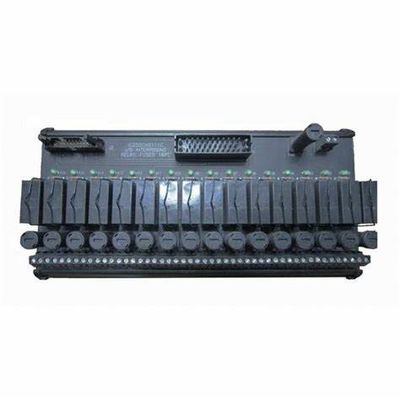 GE IC200CHS111入力/出力ターミナルの主要な基盤DC 24ボルトおよび32点の50台の箱式ターミナル0.5 Ampsの