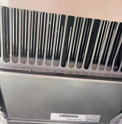 ABB ACS800-04M-0610-7+E208+E210+P901 560kW 560A 205 kg 周波数変換器 3相