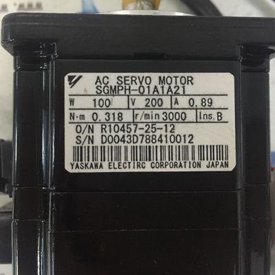 SGM-02UW14E ヤスカワ 17ビット 絶対エンコーダー サーボモーター 100W 0.89A 新品
