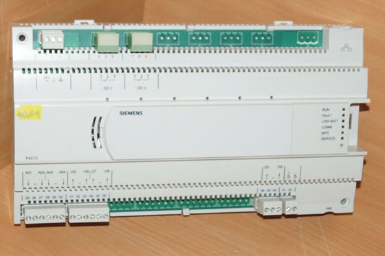 PXC12-E.D シエメンズ 自由にプログラム可能なコンパクト自動化ステーション 8 または 16 I/O ポイント