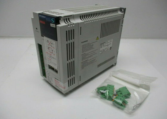 MR-J2S-60CP4-S484 三?? DCサーボドライブ 産業用アンプ 600W 1.4A 出力 323V