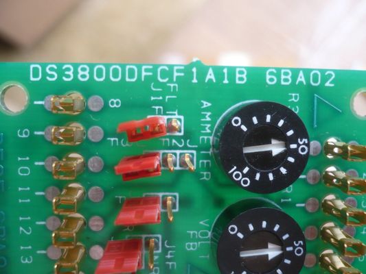 GE ファイアリング回路板 DS3800DFCF は,電流を調整するための 17 つの単ピンのコネクタと 3 つのポテンチメーターを備えています.