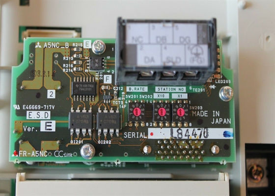 統合されたI/S 32入力/出力16デジタル入力が付いている三菱FX5U-32MR/ES CPUモジュール
