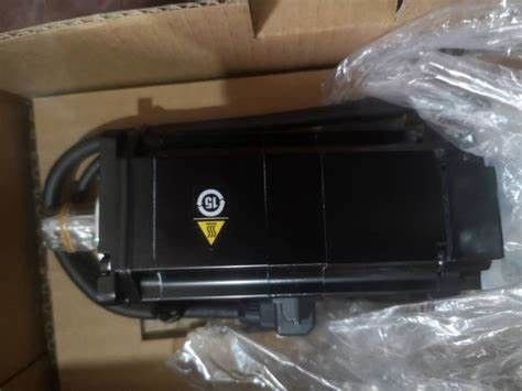 ヤスカワ SGMRV-30ANA-YR12 サーボモーター 23.6AMP 200V 3.7KW サーボドライブ