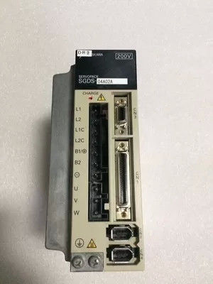 ヤスカワ SGDS-04A02A 新型交流サーボアンプ 200-230V 4.7A 400W