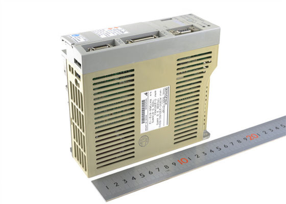 ヤスカワSGDL-01AP 新しい産業用サーボドライブ 200-230V 箱内