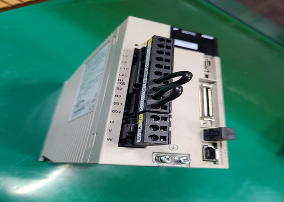 ヤスカワ SGDV-3R8A05A AC サーボアンプ
