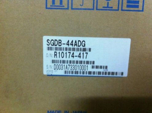 Yaskawa SGDB-44ADG-P 200-230 V AC 入力 3 段階 入力/出力 4.4 kW (5.90 HP) 出力