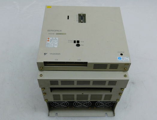 Yaskawa SGDB-44ADG-P 200-230 V AC 入力 3 段階 入力/出力 4.4 kW (5.90 HP) 出力
