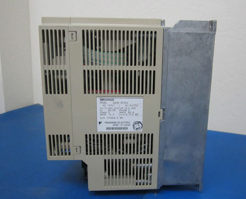 Yaskawa SGDB-30ADG-P 駆動-AC サーボは修理のためにサポートされています 200V 3PHASE 3KW DIGITAL
