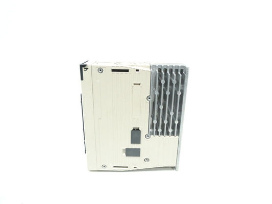 ブランド ヤスカワ SGDV-R70A21A AC サーボアンプ 0.05kw 出力 新品