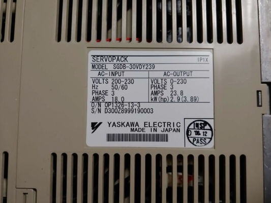 Yaskawa SGDB-30VN 18 AMP 3 PHASE 200-230 VAC 50/60HZ AC サーボドライブ