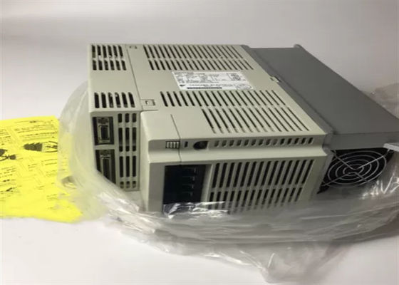 新しい産業用サーボドライブ ヤスカワ SGDB-20ADP オリジナルボックス