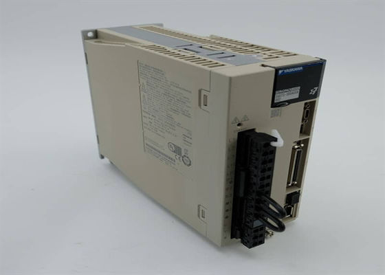ヤスカワ SGD7S-2R8A00A002 200V ACサーボドライブ 箱の中身新品