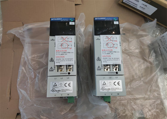 MR-J2S-20A-EG 200Wの産業Servoは1.8A DC284-326V三菱のサーボ アンプを運転する