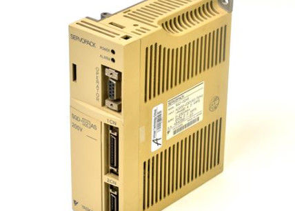 ヤスカワ産業用サーボドライブ SGD-02AS 200W 定数容量 200-230 VAC, 60 Hz 入力