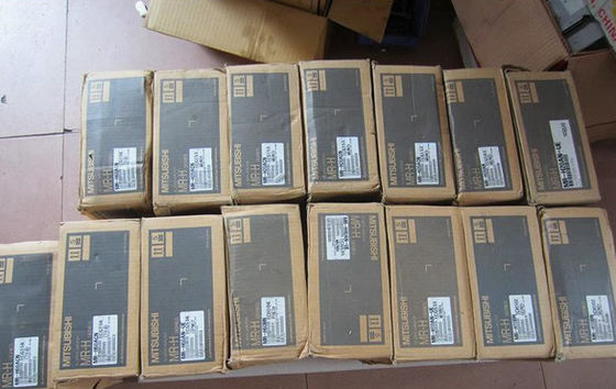 HC-SFS301 三?? サーボモーター 1000/1200RPM 三?? モーター 日本