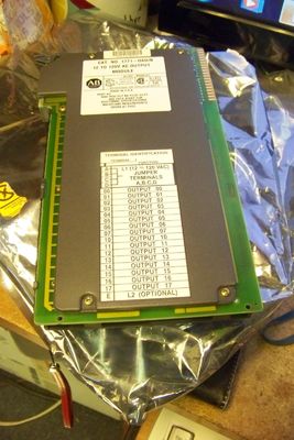 ALLEN-BRADLEY 1771-OAD デジタル I/O AC 入力・出力モジュール